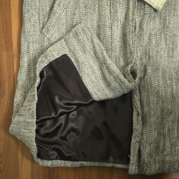 Gray Knit Women's Coat herringbone funnel coat with 3/4 sleeve and wrist warmer - Picture 5 of 6